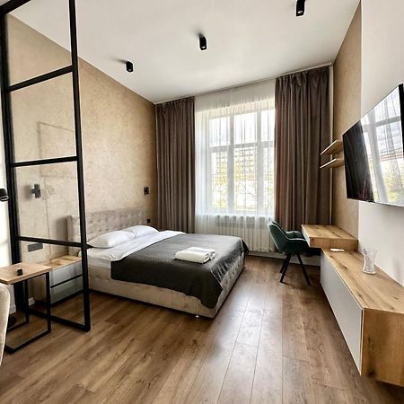 Romantic Apartments - In The Center Of Lviv , King-Size Bed المظهر الخارجي الصورة