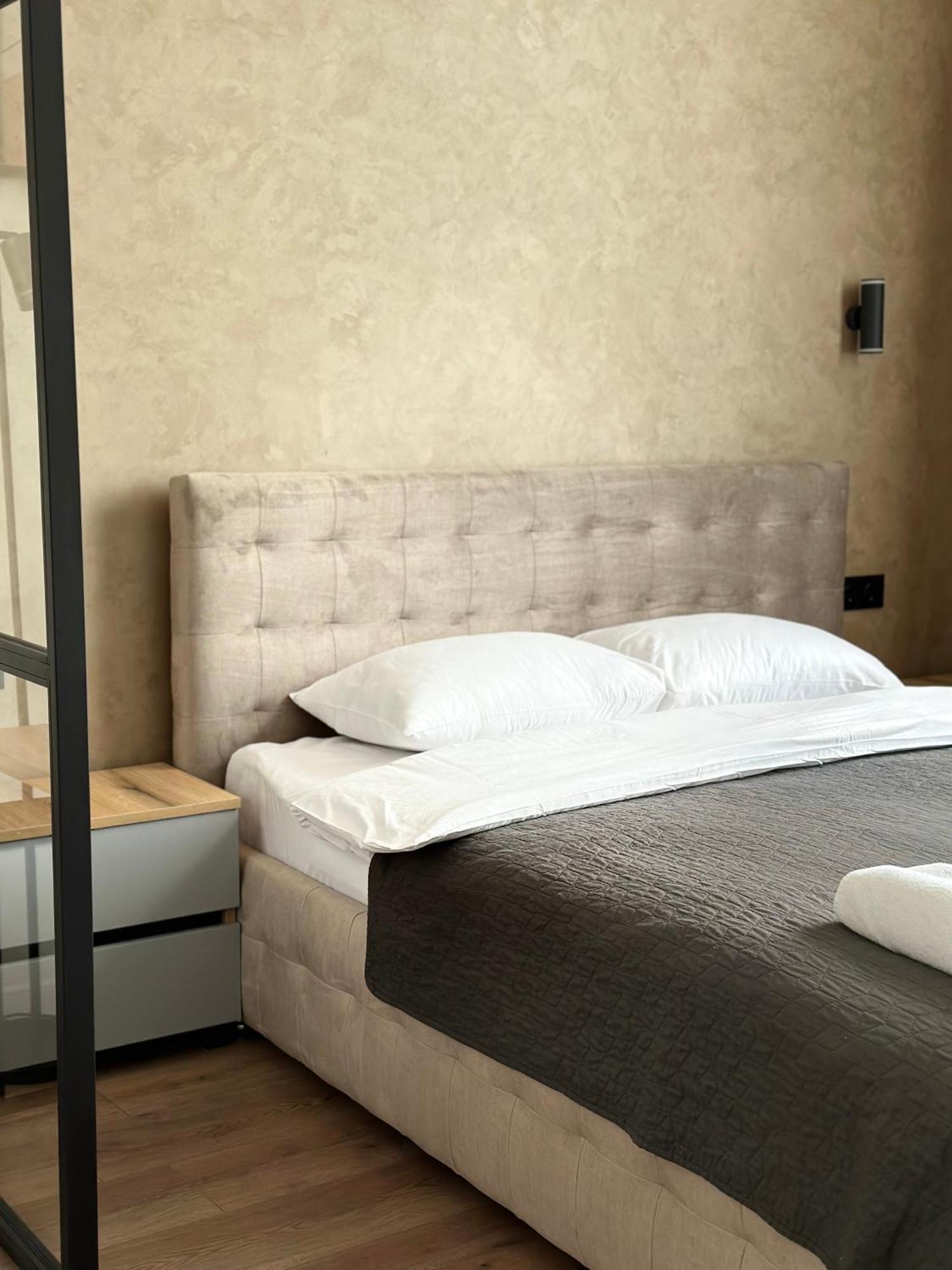 Romantic Apartments - In The Center Of Lviv , King-Size Bed المظهر الخارجي الصورة