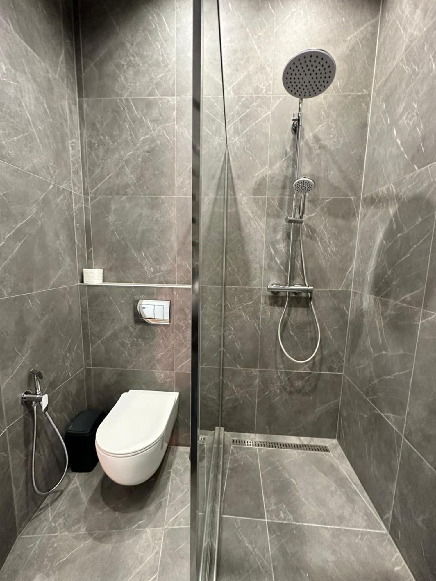 Romantic Apartments - In The Center Of Lviv , King-Size Bed المظهر الخارجي الصورة