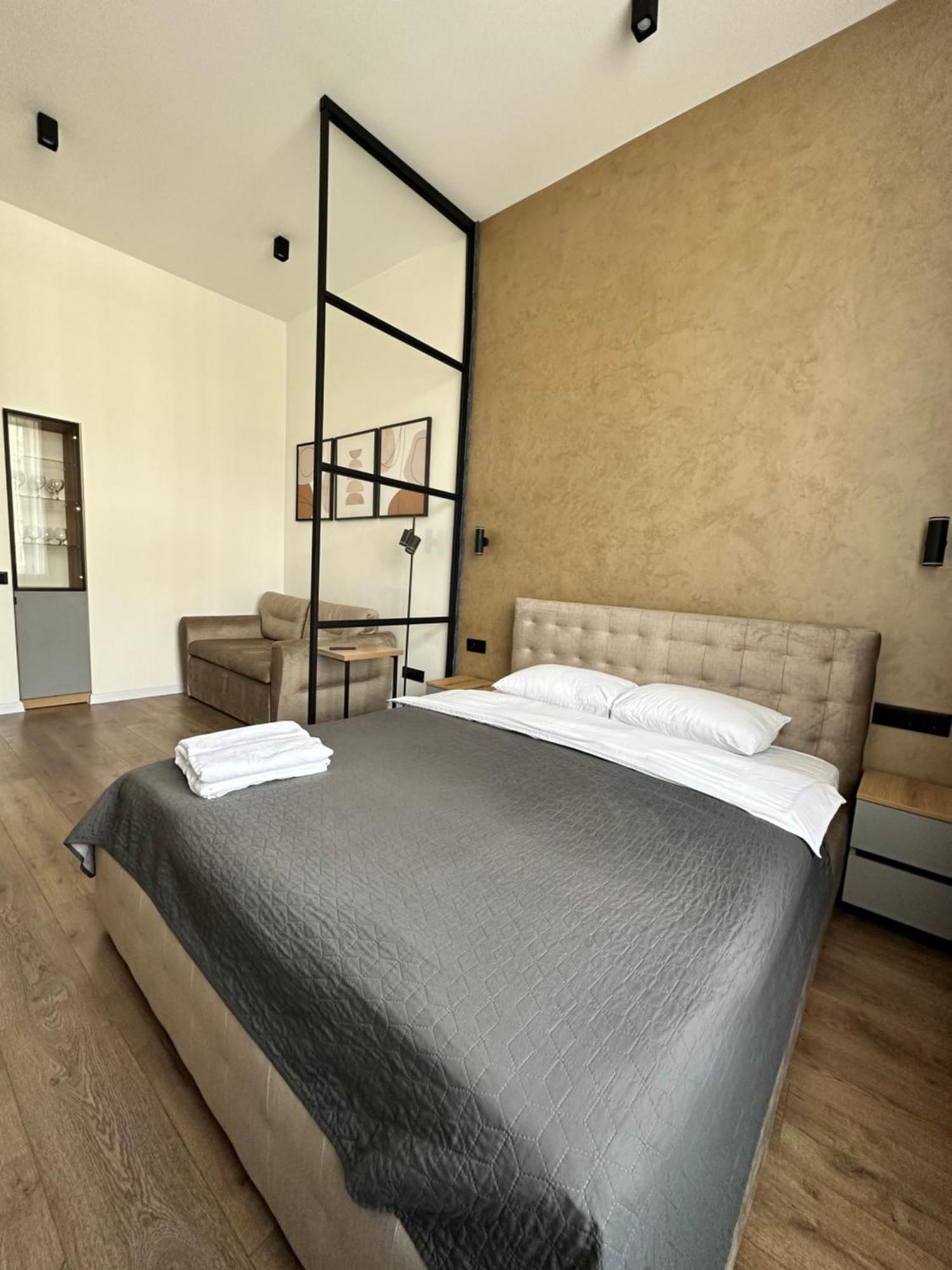 Romantic Apartments - In The Center Of Lviv , King-Size Bed المظهر الخارجي الصورة