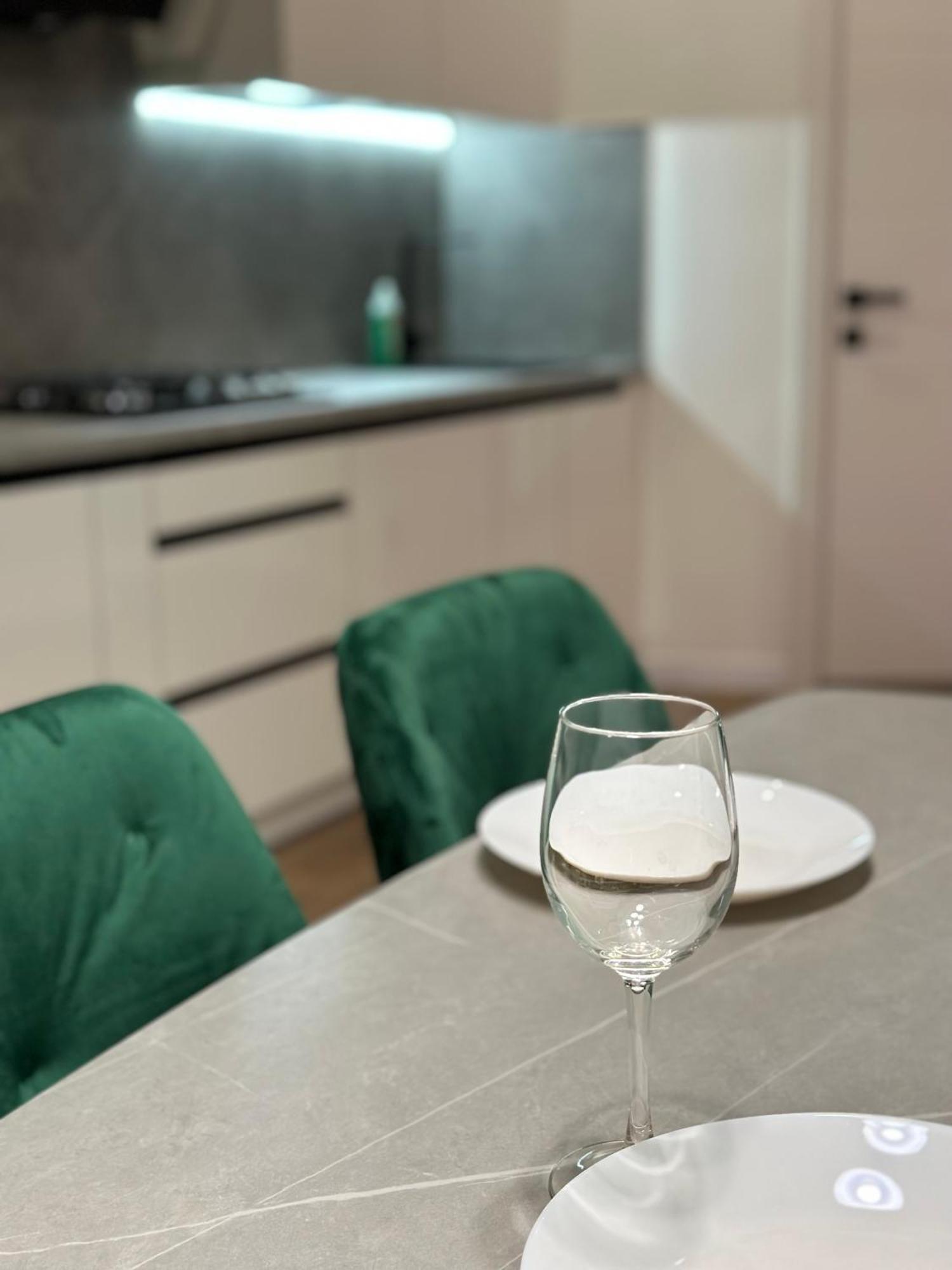 Romantic Apartments - In The Center Of Lviv , King-Size Bed المظهر الخارجي الصورة