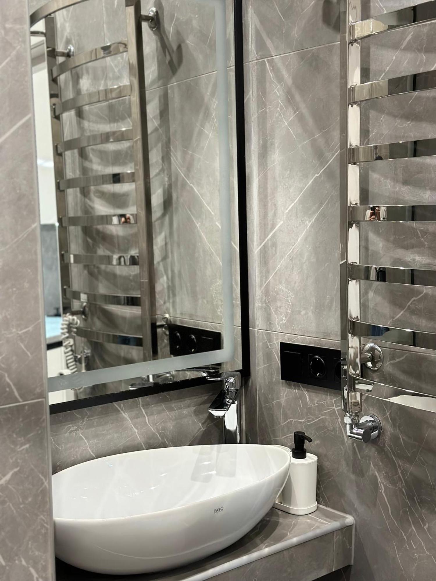 Romantic Apartments - In The Center Of Lviv , King-Size Bed المظهر الخارجي الصورة