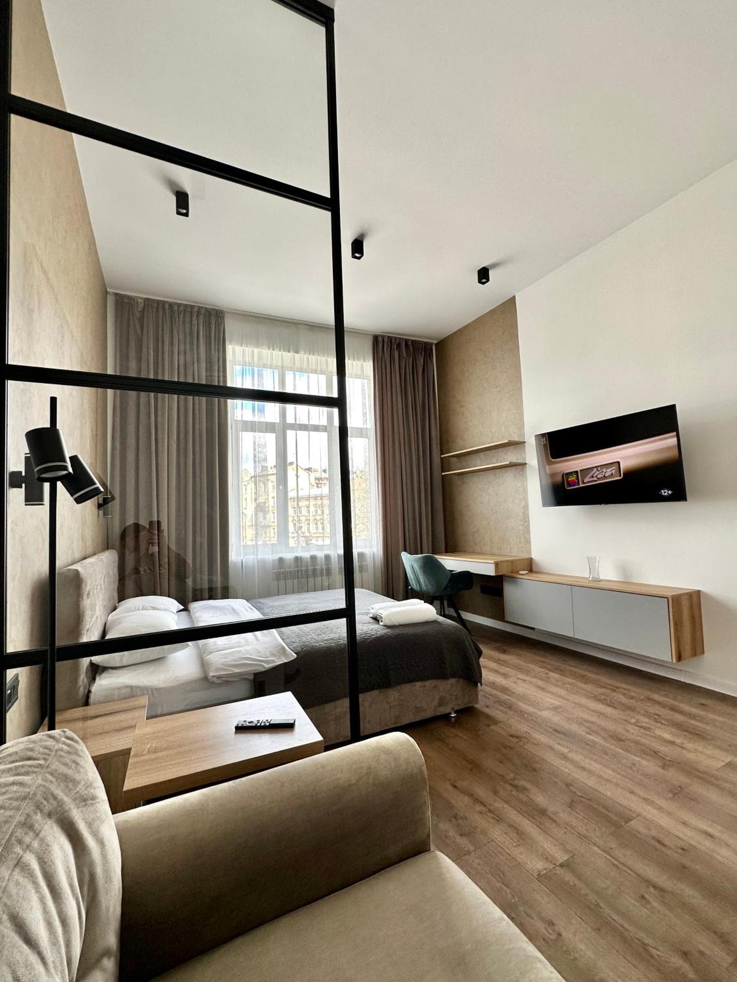 Romantic Apartments - In The Center Of Lviv , King-Size Bed المظهر الخارجي الصورة