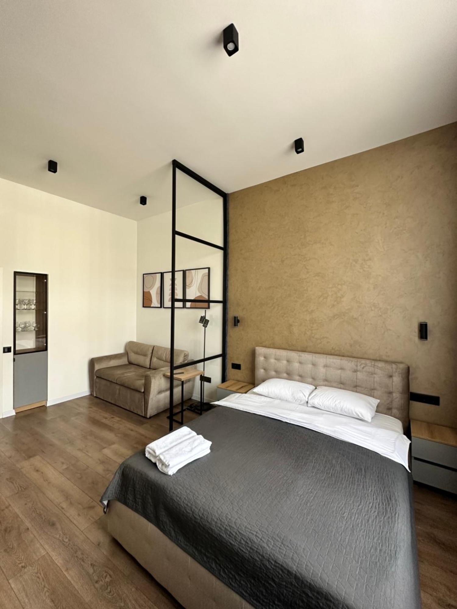 Romantic Apartments - In The Center Of Lviv , King-Size Bed المظهر الخارجي الصورة